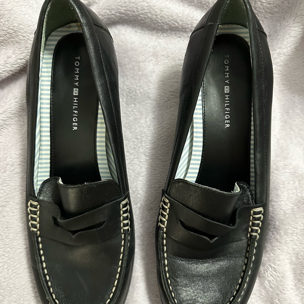 Tommy Hilfiger Heels EUC in Black